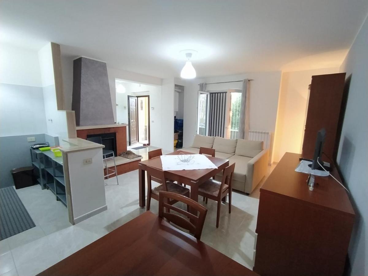 Apartamento Casa Degli Ulivi Con Parcheggio Privato Muro Lucano Exterior foto