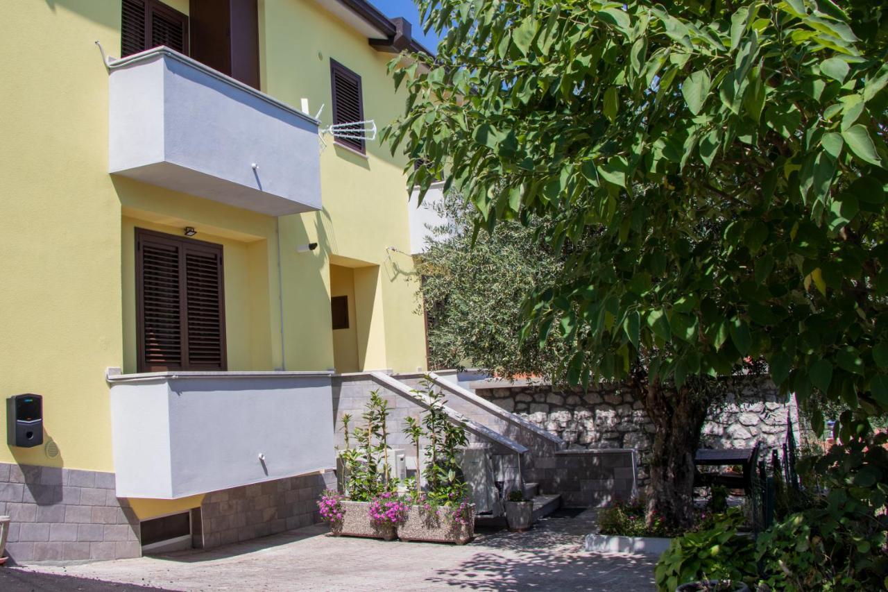 Apartamento Casa Degli Ulivi Con Parcheggio Privato Muro Lucano Exterior foto